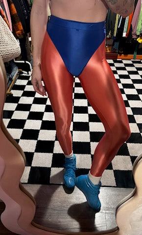 Squeezy peach leggings with colored panties