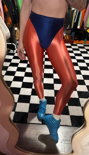 Squeezy peach leggings with colored panties